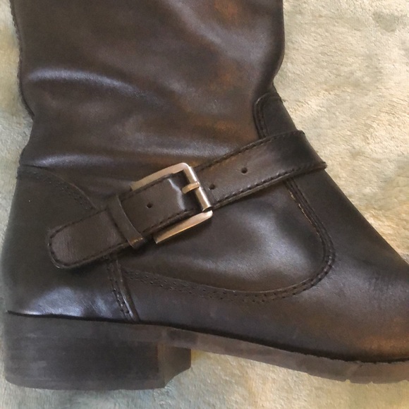 BANDELINO black side zip boot. Size 8 - Picture 3 of 4